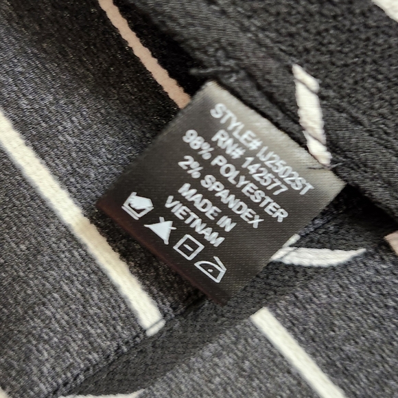 BNWT Black & white cropped blazer.. Final Price. - Picture 4 of 8